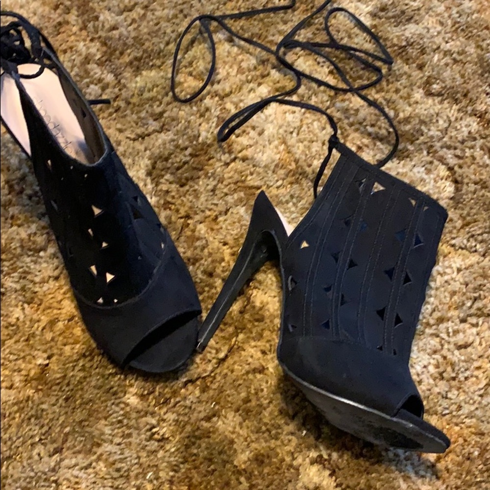 Heels - Picture 2 of 4